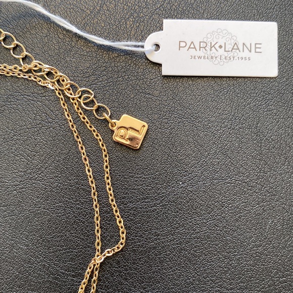 NWT Park Lane Honey layered Bee with medallion necklace with extender - Picture 3 of 12